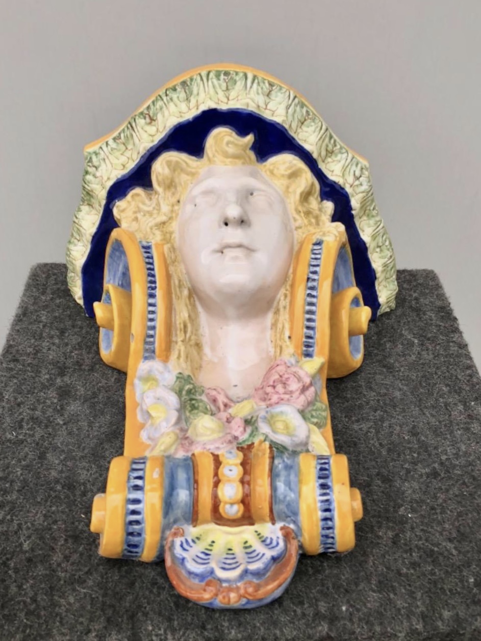 Mensola In Maiolica Con Volto Femminile E Motivi Floreali Art Nouveau